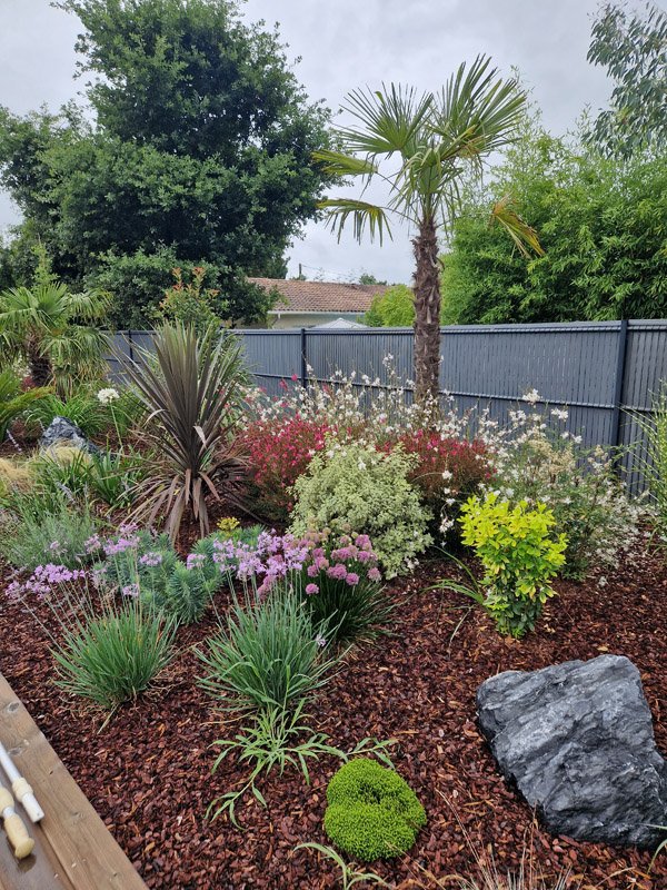 jardin fleuri maison à Andernos