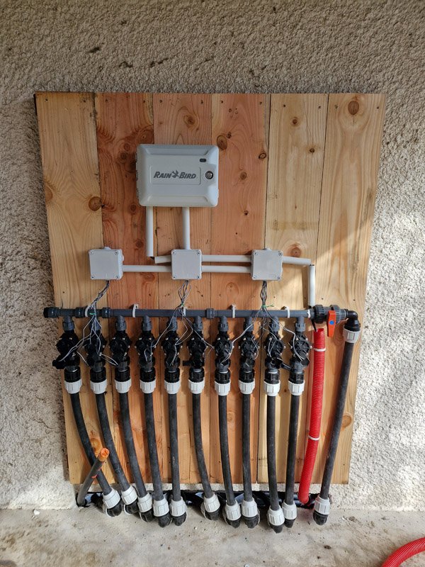 electrovannes sur tableau en bois