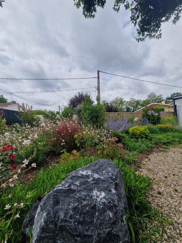jardin fleuri exterieur