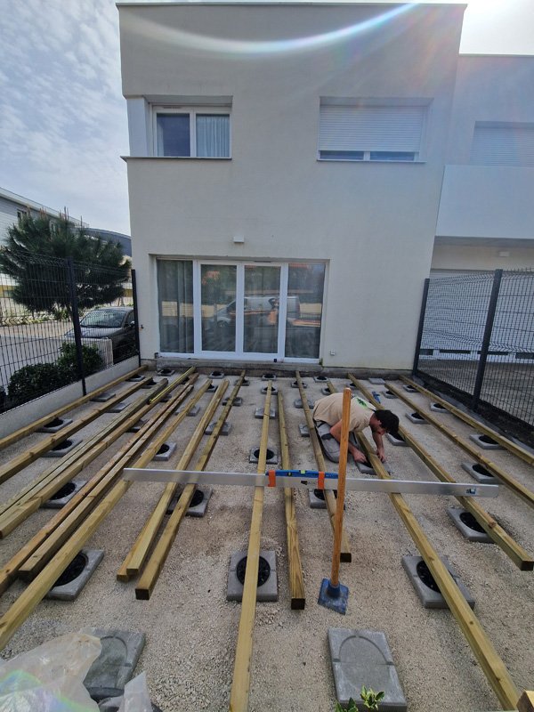 Terrasse bois ville pendant
