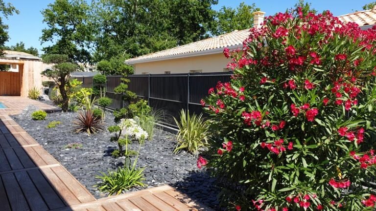 terrasse et jardin fleuri
